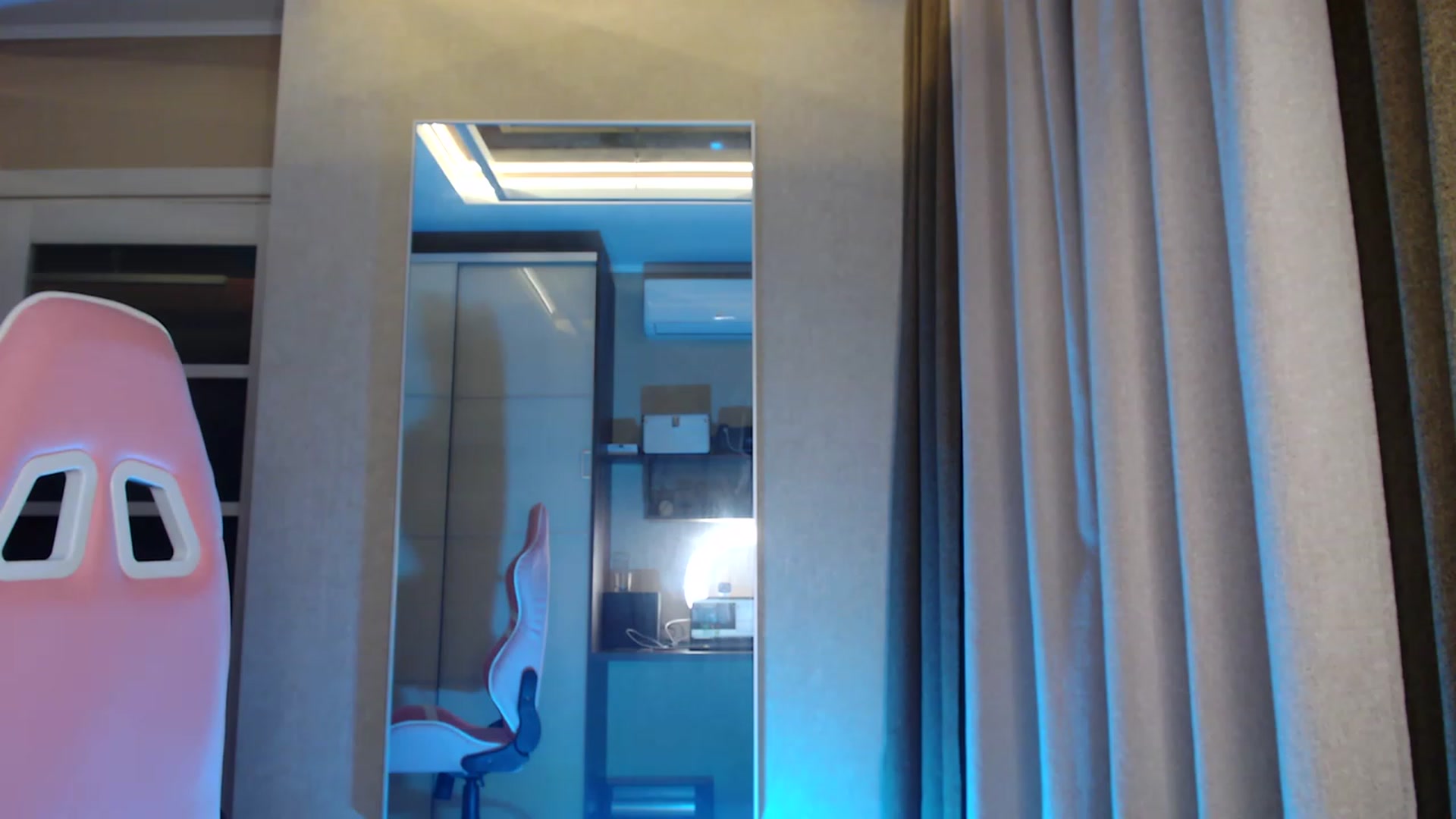 Gallery image thumbnail from VanillaAis_'s myfreecams stream on, 03/16/2023, 21:40 image 13 of 20