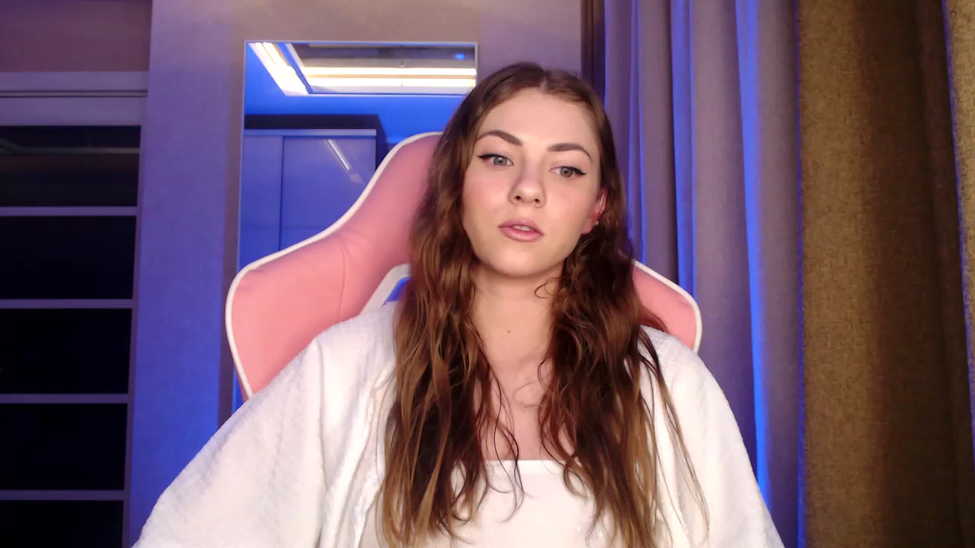 Gallery image thumbnail from VanillaAis_'s myfreecams stream on, 03/18/2023, 20:33 image 20 of 20