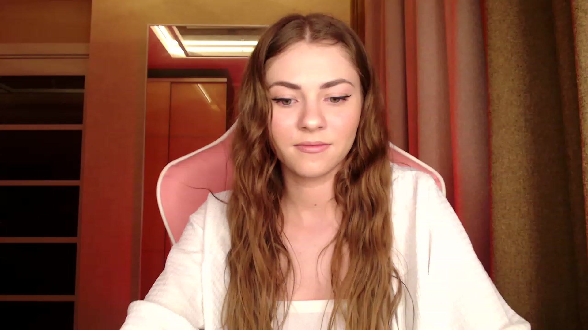 Gallery image thumbnail from VanillaAis_'s myfreecams stream on, 03/18/2023, 20:33 image 14 of 20