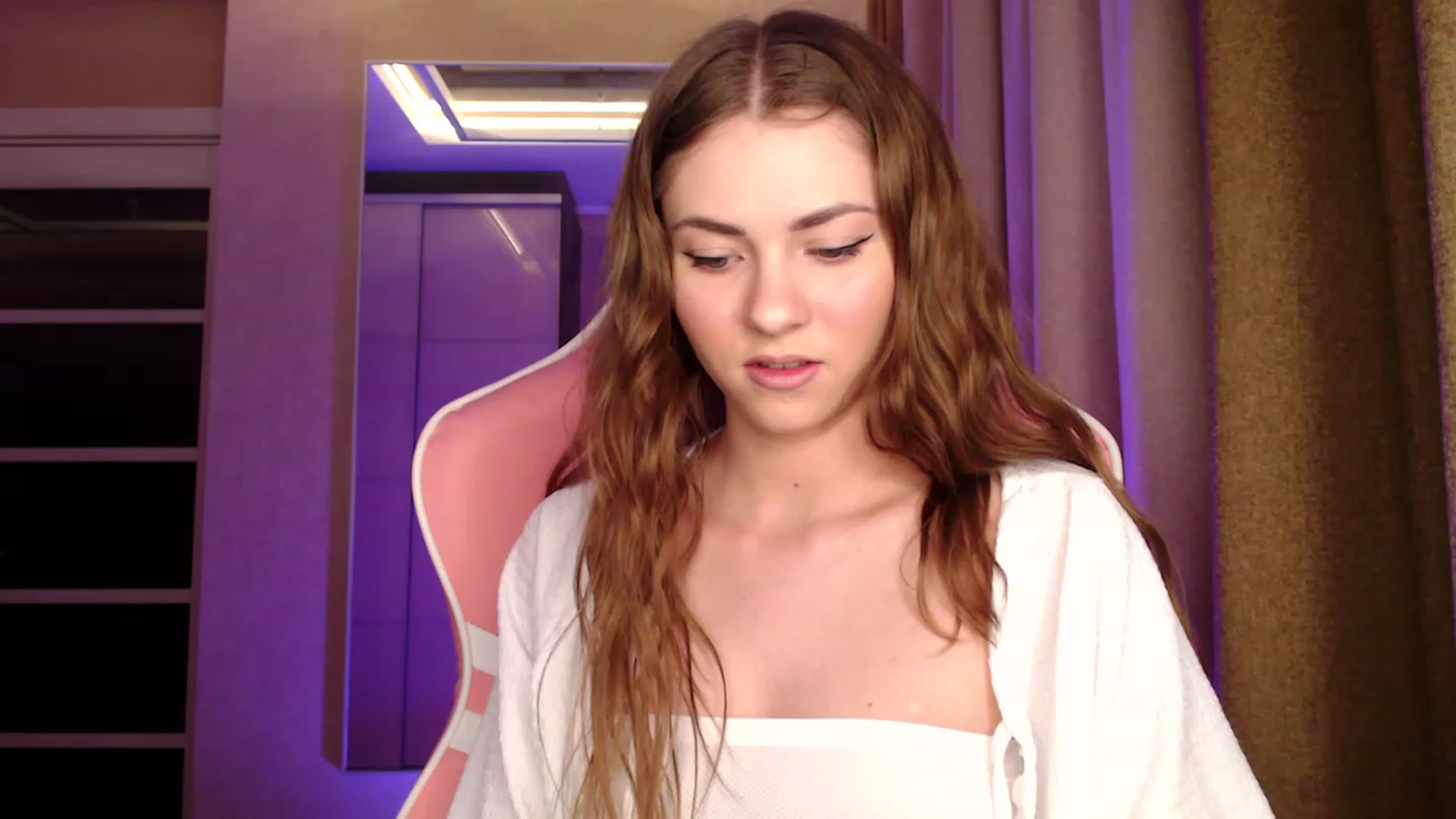 Gallery image thumbnail from VanillaAis_'s myfreecams stream on, 03/18/2023, 20:33 image 12 of 20