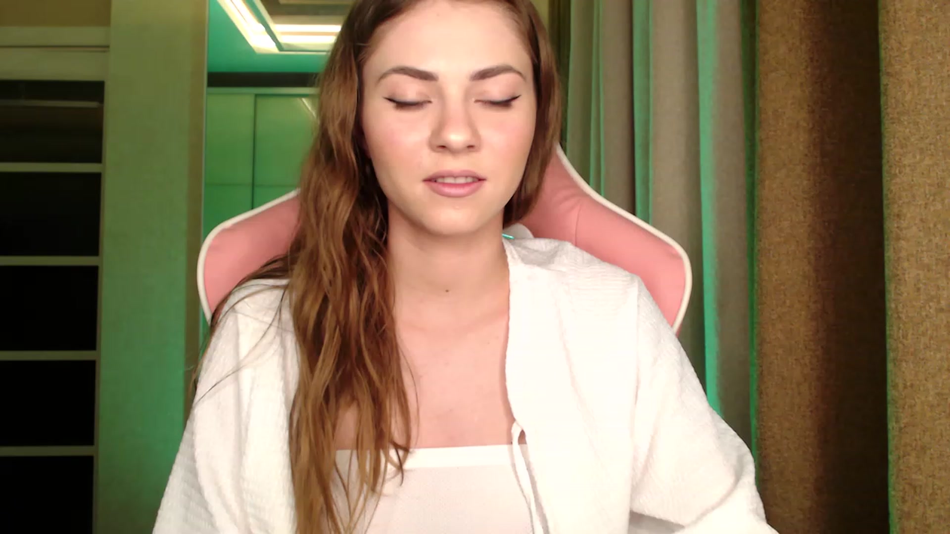 Gallery image thumbnail from VanillaAis_'s myfreecams stream on, 03/18/2023, 21:02 image 9 of 20