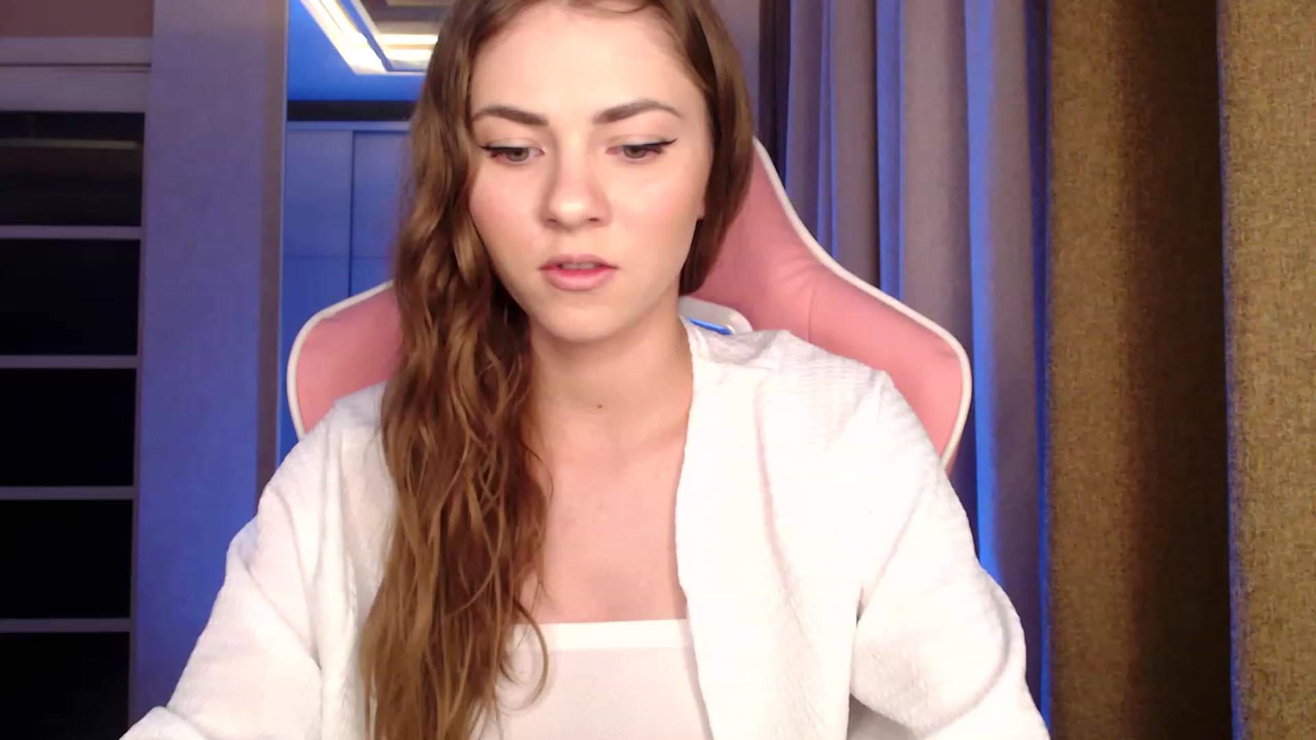 Gallery image thumbnail from VanillaAis_'s myfreecams stream on, 03/18/2023, 21:02 image 4 of 20