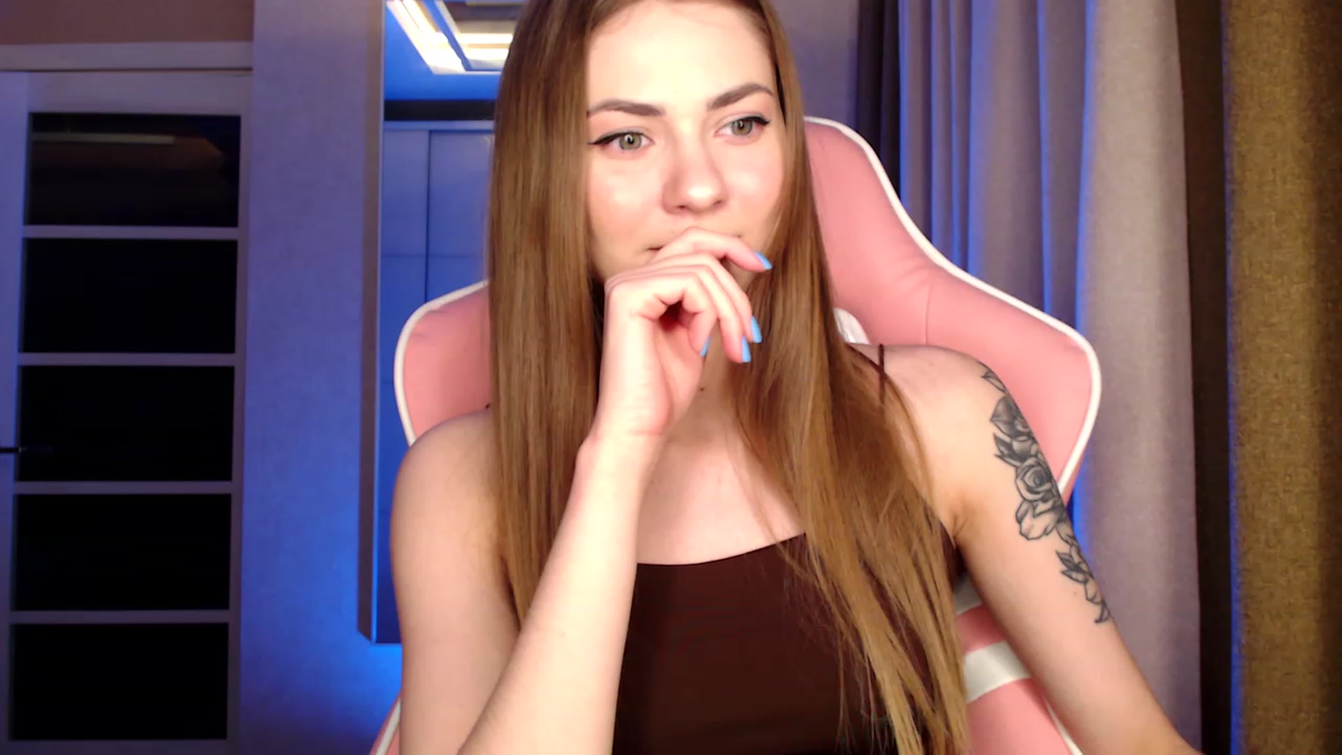 Gallery image thumbnail from VanillaAis_'s myfreecams stream on, 03/22/2023, 20:58 image 7 of 20