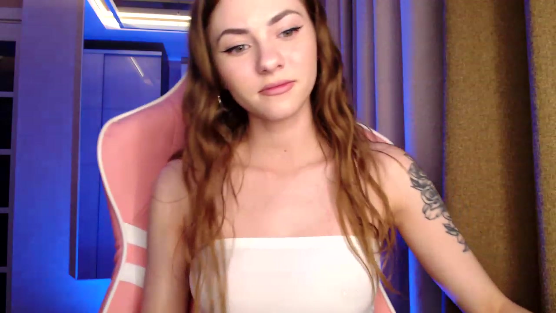 Gallery image thumbnail from VanillaAis_'s myfreecams stream on, 03/28/2023, 20:12 image 18 of 20