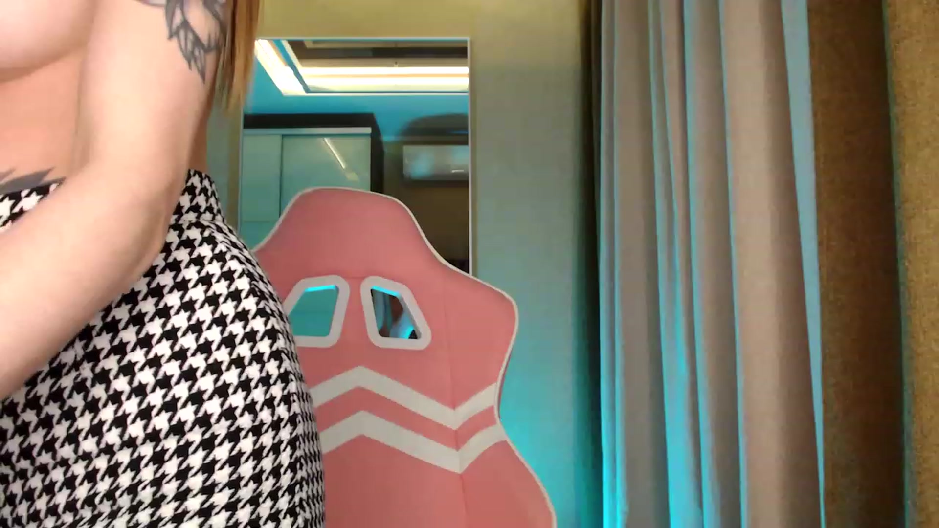 Gallery image thumbnail from VanillaAis_'s myfreecams stream on, 03/29/2023, 19:57 image 6 of 20