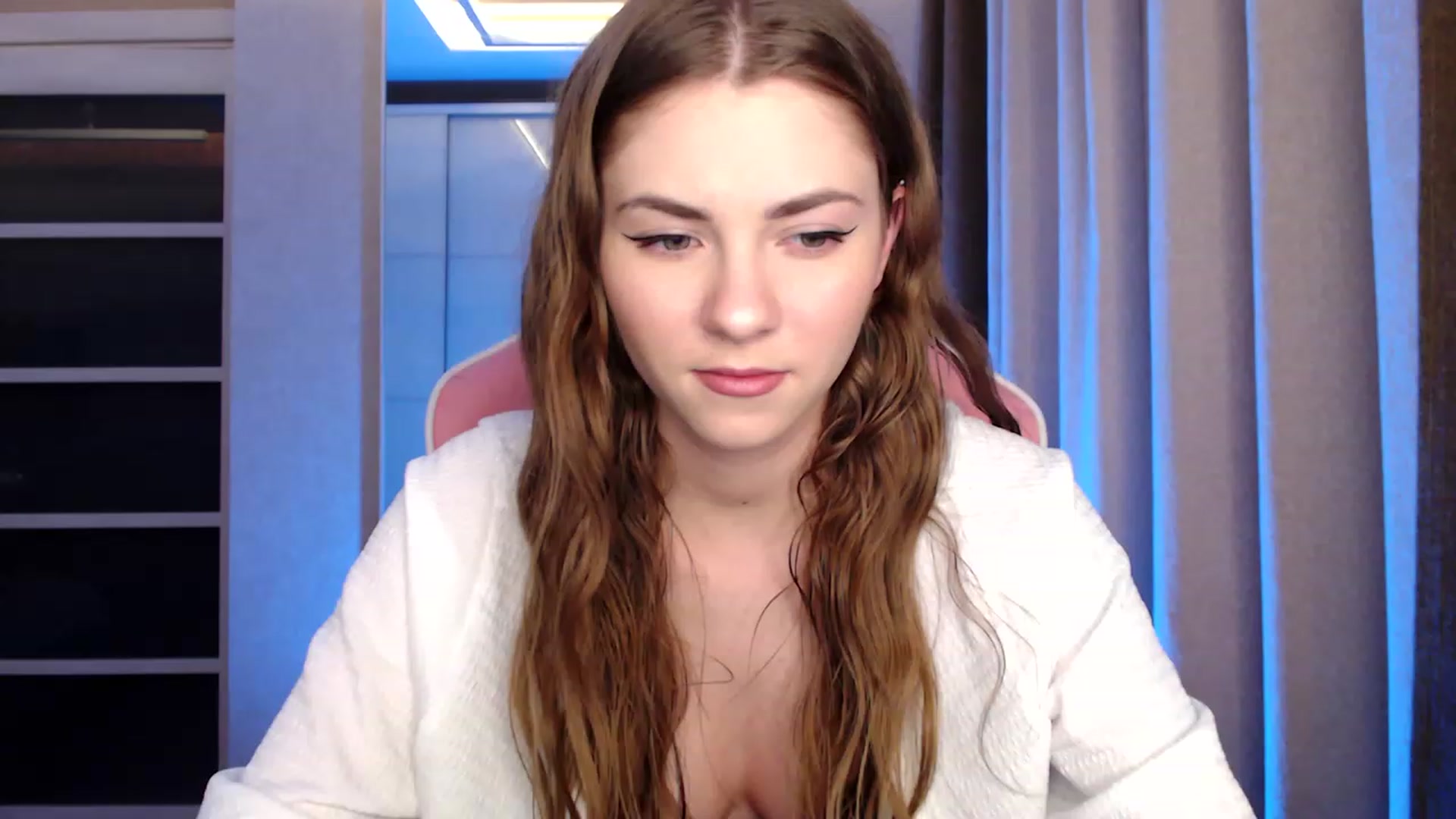 Gallery image thumbnail from VanillaAis_'s myfreecams stream on, 03/31/2023, 20:16 image 6 of 20