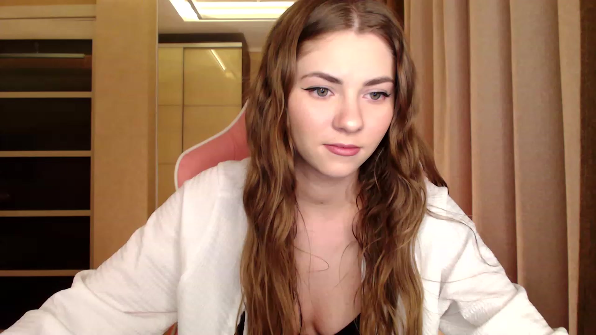Gallery image thumbnail from VanillaAis_'s myfreecams stream on, 03/31/2023, 20:16 image 5 of 20