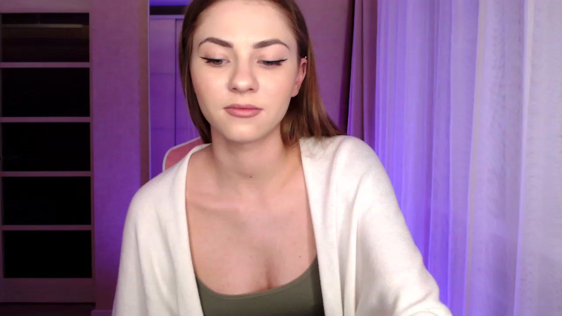 Gallery image thumbnail from VanillaAis_'s myfreecams stream on, 04/02/2023, 17:07 image 13 of 20
