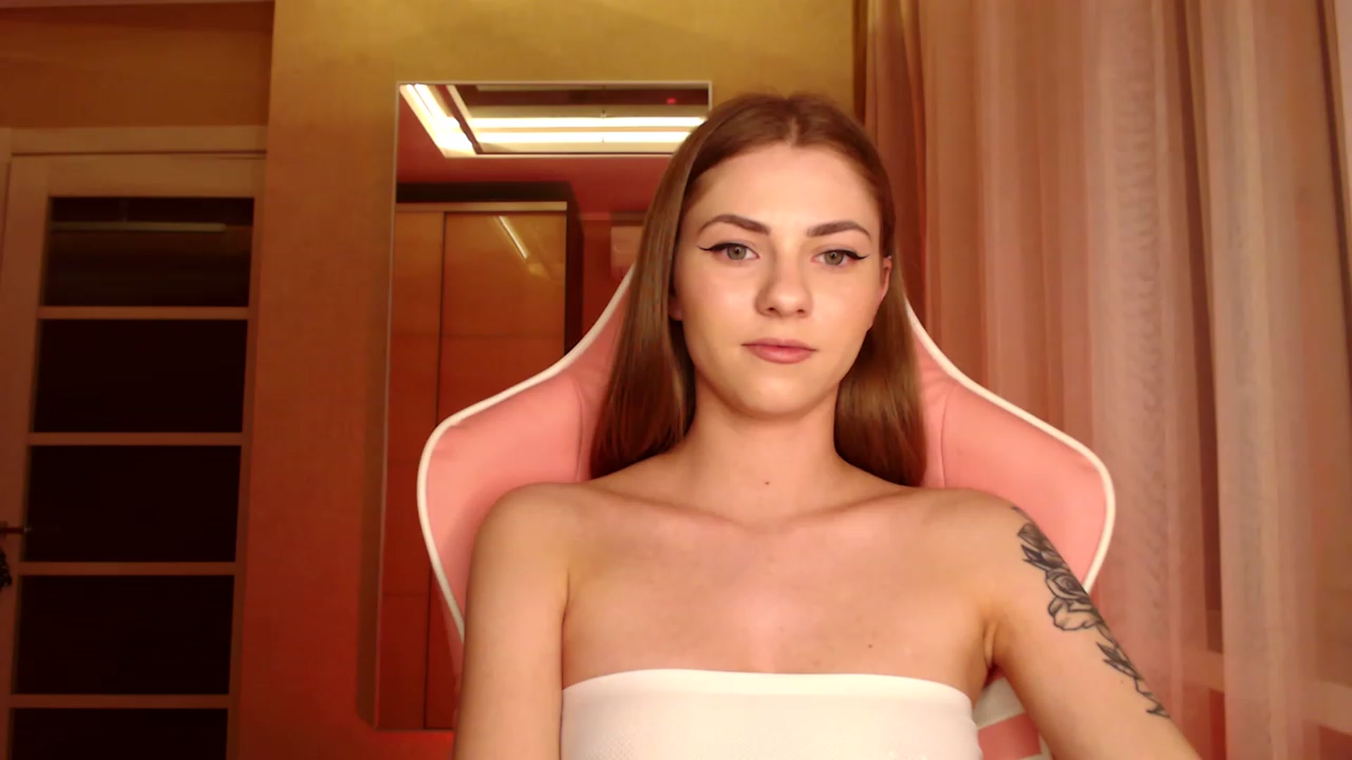 Gallery image thumbnail from VanillaAis_'s myfreecams stream on, 04/12/2023, 19:55 image 4 of 20