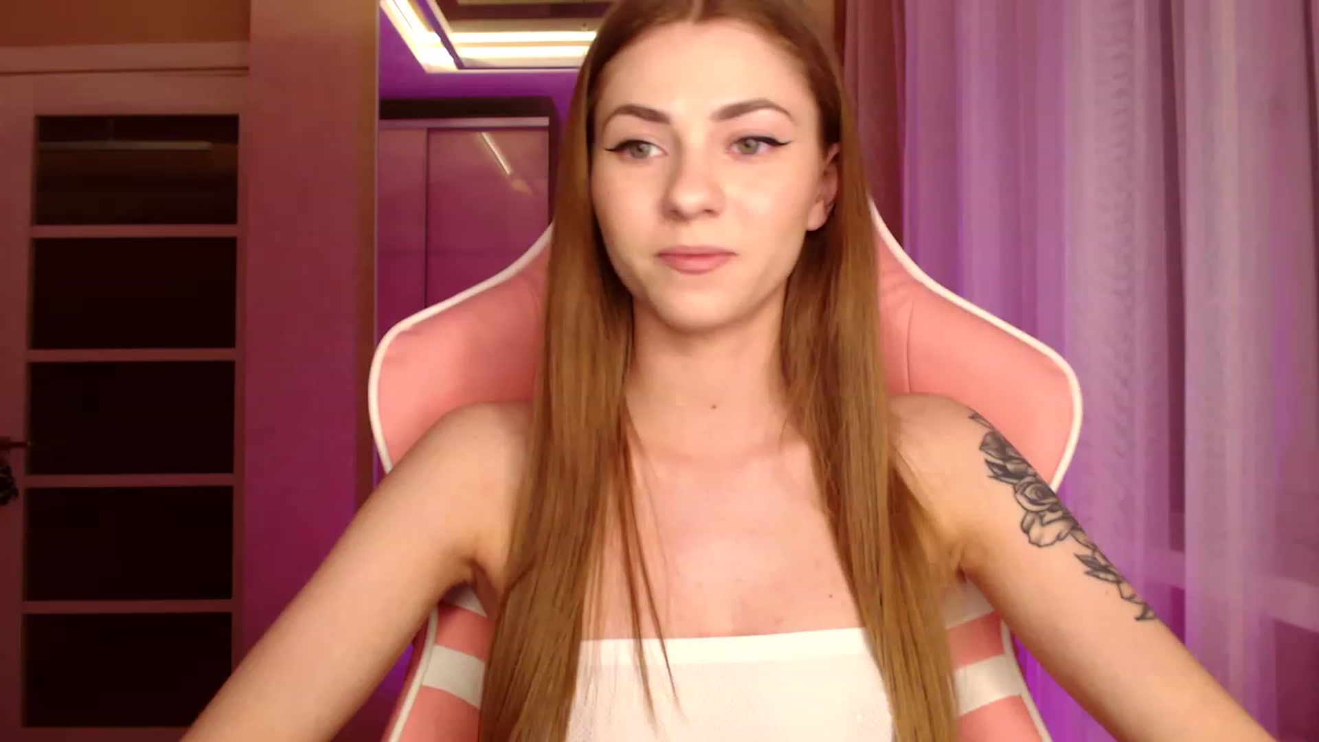Gallery image thumbnail from VanillaAis_'s myfreecams stream on, 04/12/2023, 19:55 image 5 of 20