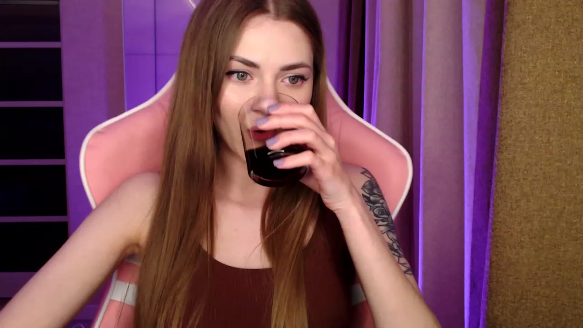 Gallery image thumbnail from VanillaAis_'s myfreecams stream on, 05/06/2023, 20:25 image 8 of 20