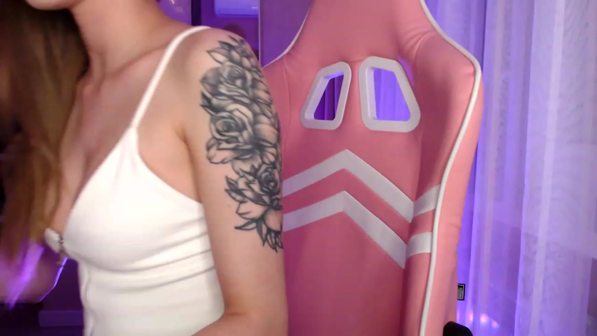 Gallery image thumbnail from VanillaAis_'s myfreecams stream on, 05/17/2023, 21:05 image 1 of 20