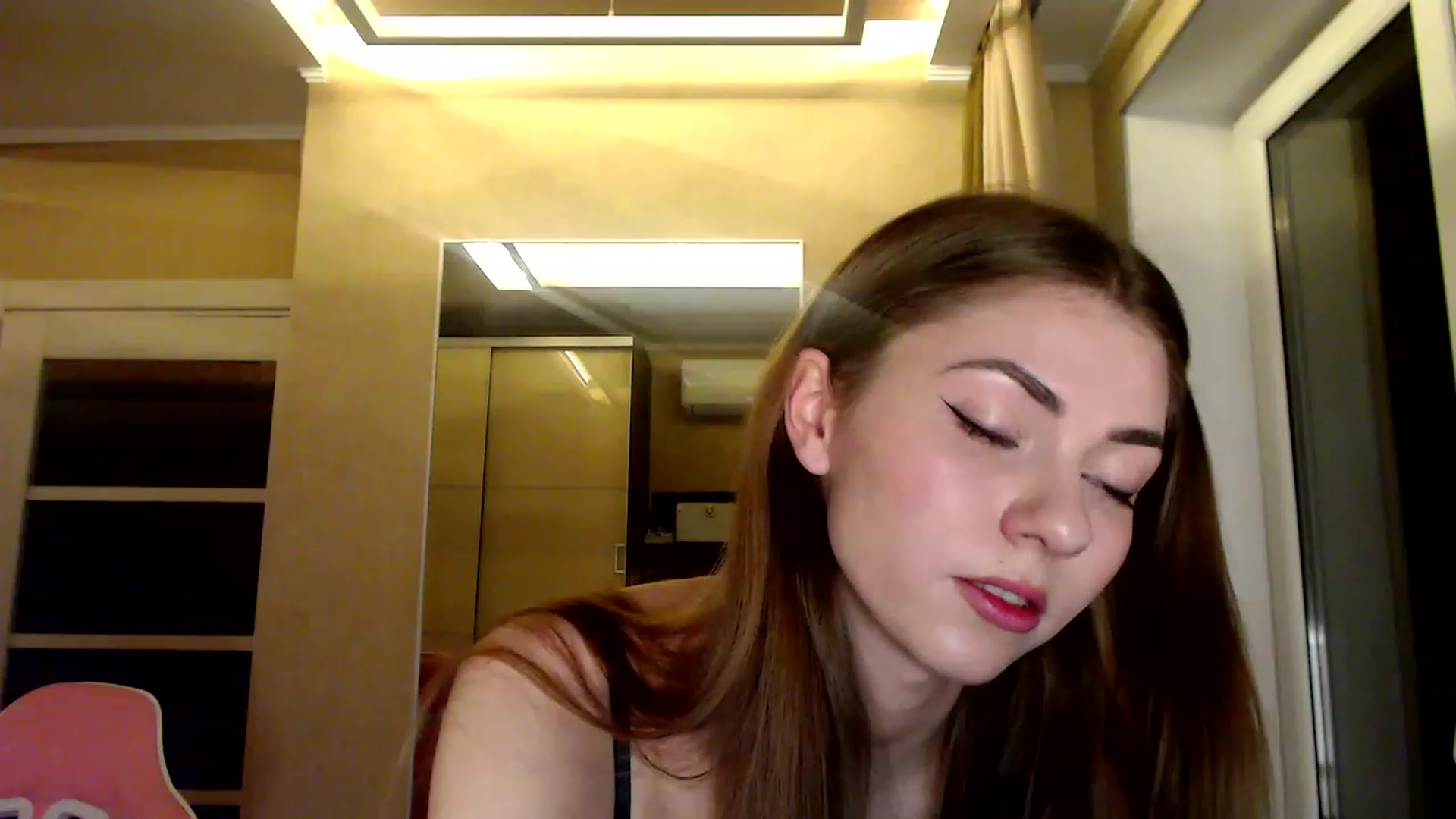 Gallery image thumbnail from VanillaAis_'s myfreecams stream on, 12/31/2023, 15:32 image 13 of 20