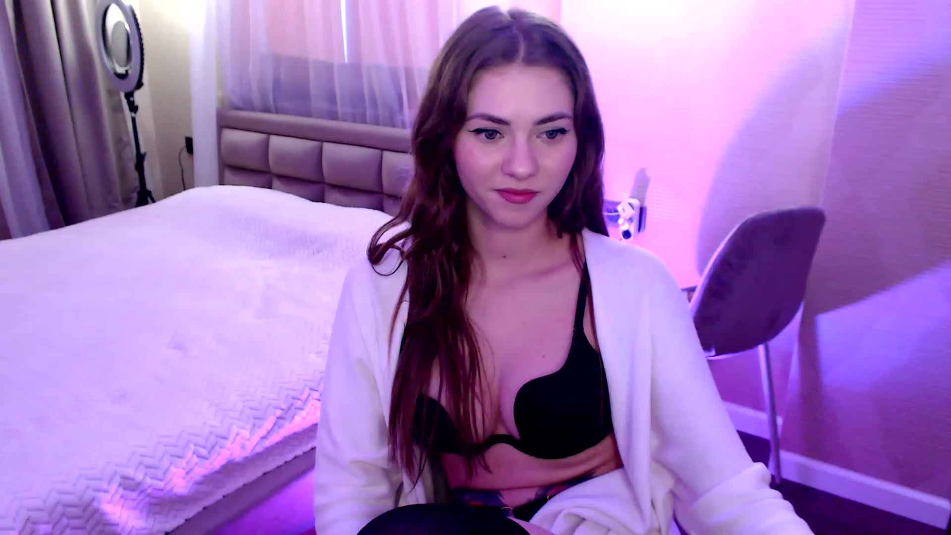 Gallery image thumbnail from VanillaAis_'s myfreecams stream on, 01/24/2024, 14:31 image 8 of 20