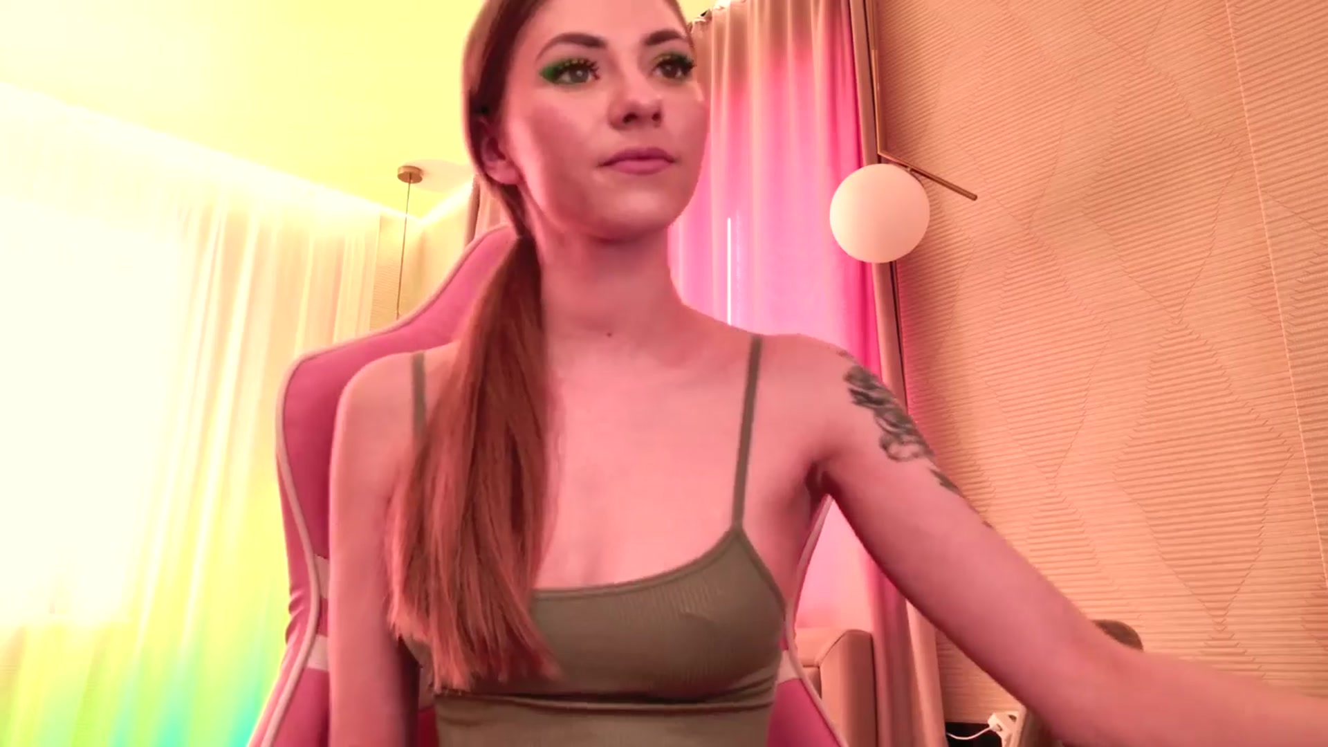 Gallery image thumbnail from VanillaAis_'s myfreecams stream on, 04/14/2024, 13:41 image 12 of 20