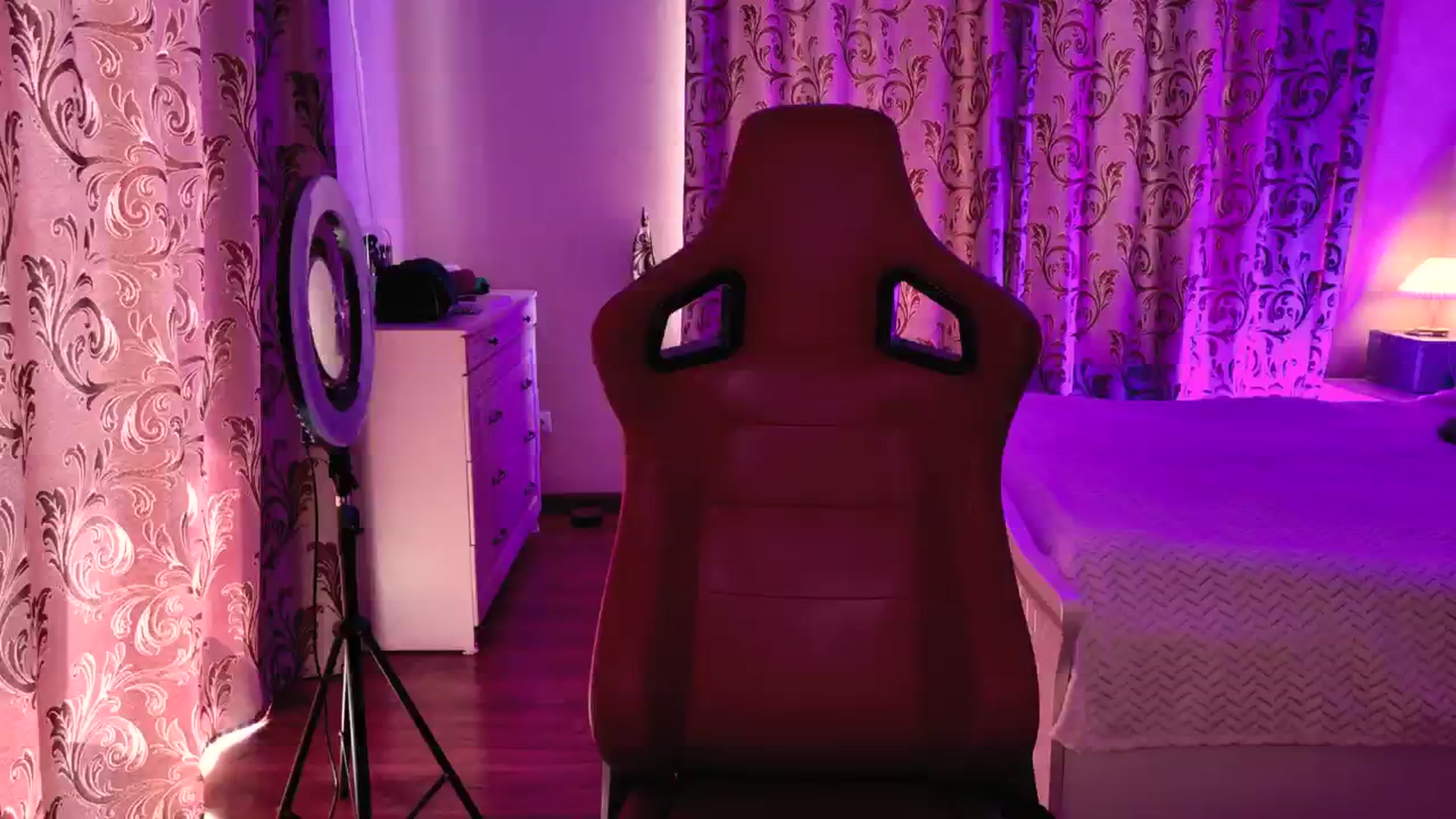 Gallery image thumbnail from VanillaAis_'s myfreecams stream on, 06/03/2024, 11:11 image 9 of 20