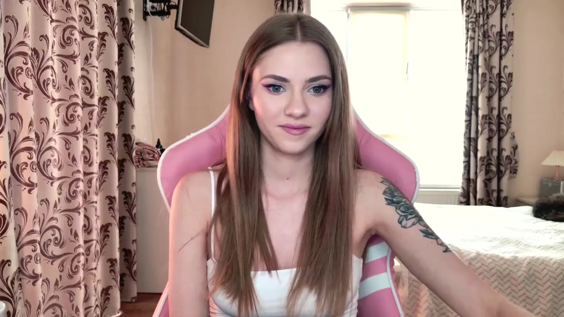 Gallery image thumbnail from VanillaAis_'s myfreecams stream on, 07/04/2024, 16:14 image 17 of 20