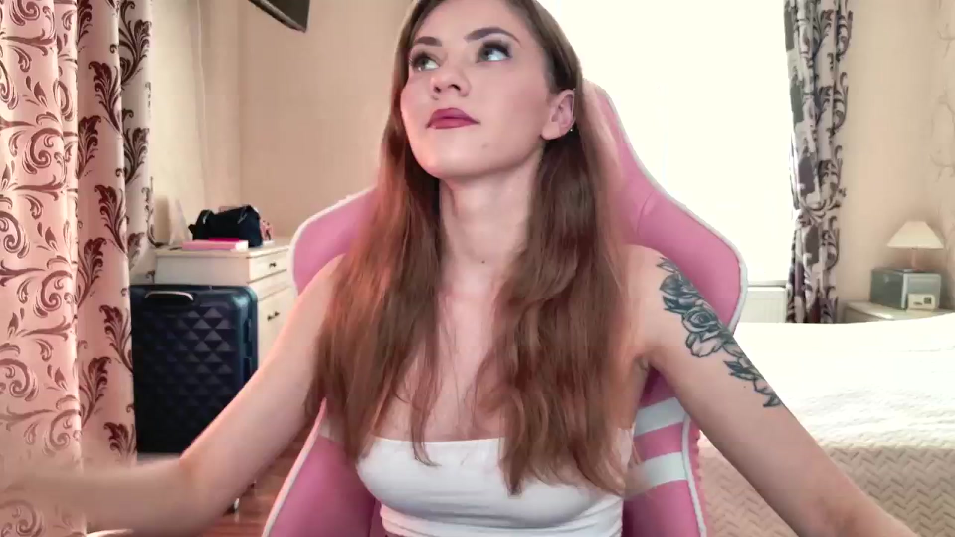 Gallery image thumbnail from VanillaAis_'s myfreecams stream on, 07/18/2024, 13:19 image 1 of 20