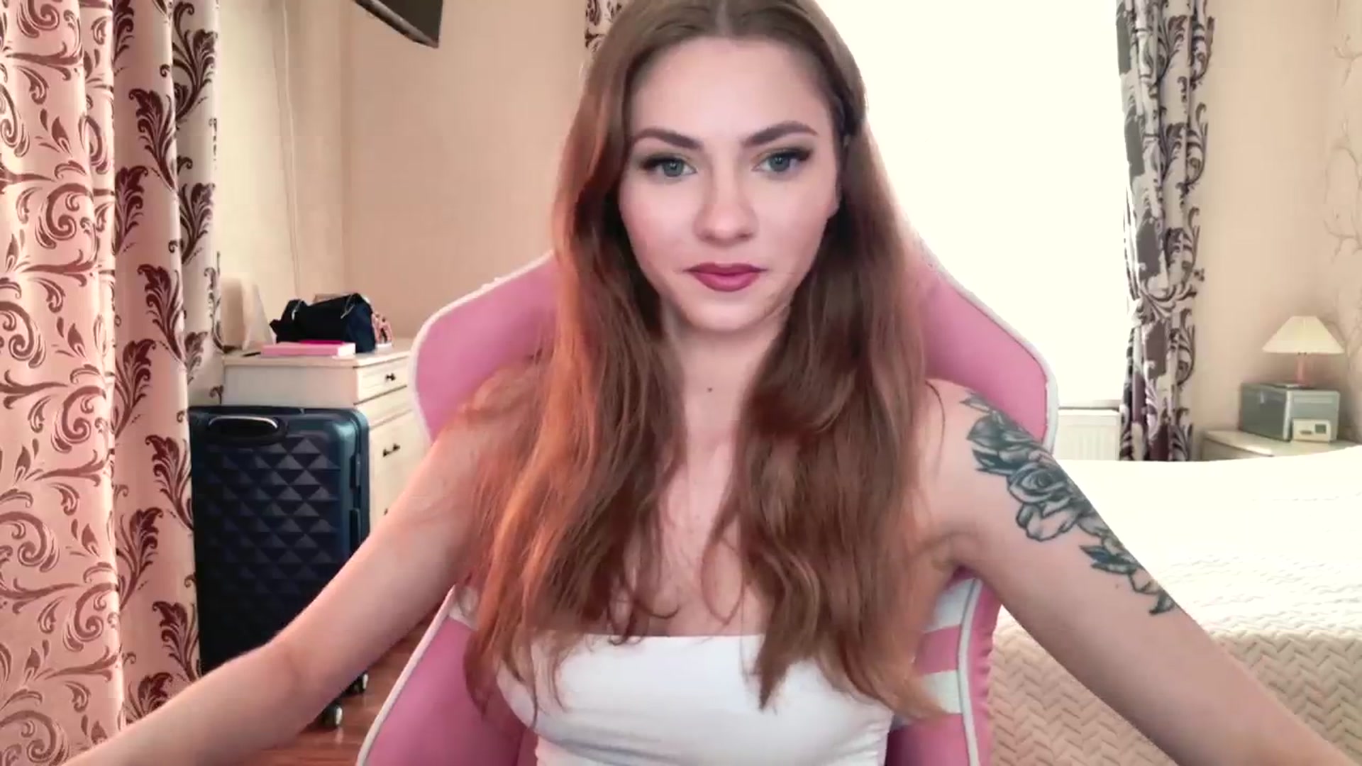 Gallery image thumbnail from VanillaAis_'s myfreecams stream on, 07/18/2024, 13:19 image 6 of 20