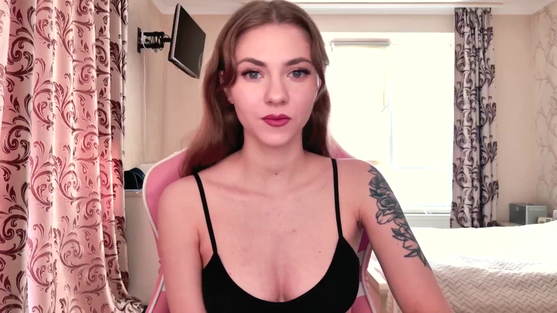Gallery image thumbnail from VanillaAis_'s myfreecams stream on, 08/18/2024, 13:21 image 2 of 20