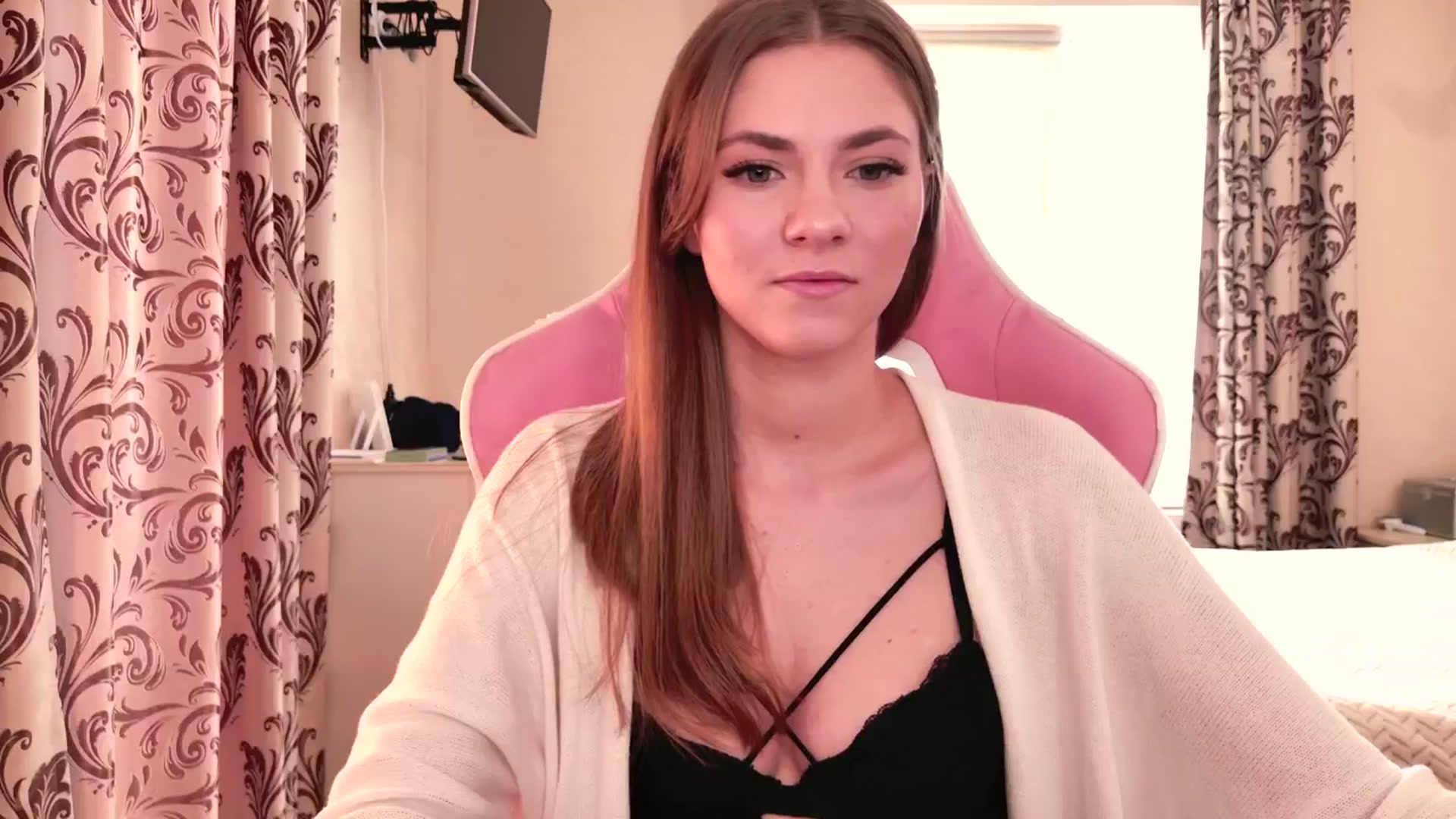 Gallery image thumbnail from VanillaAis_'s myfreecams stream on, 09/04/2024, 13:14 image 16 of 20