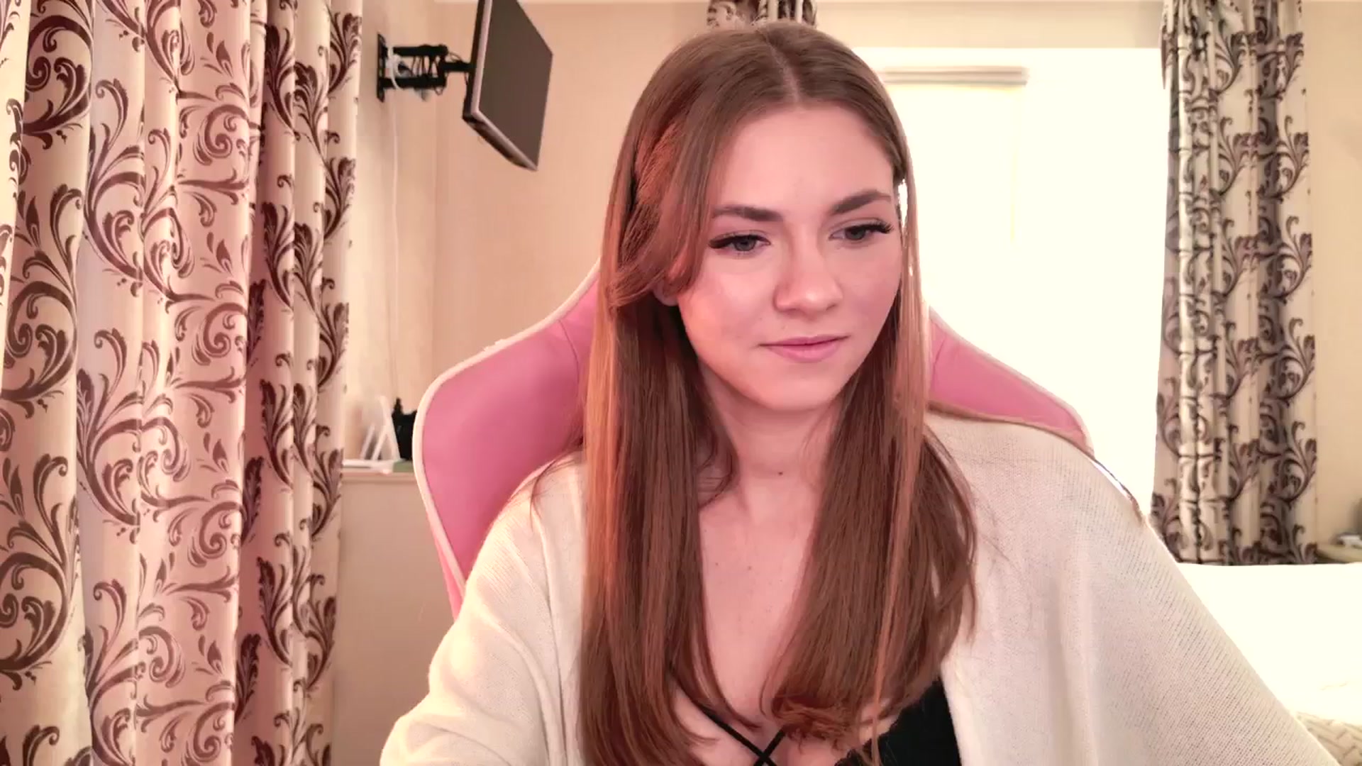 Gallery image thumbnail from VanillaAis_'s myfreecams stream on, 09/04/2024, 14:30 image 8 of 20
