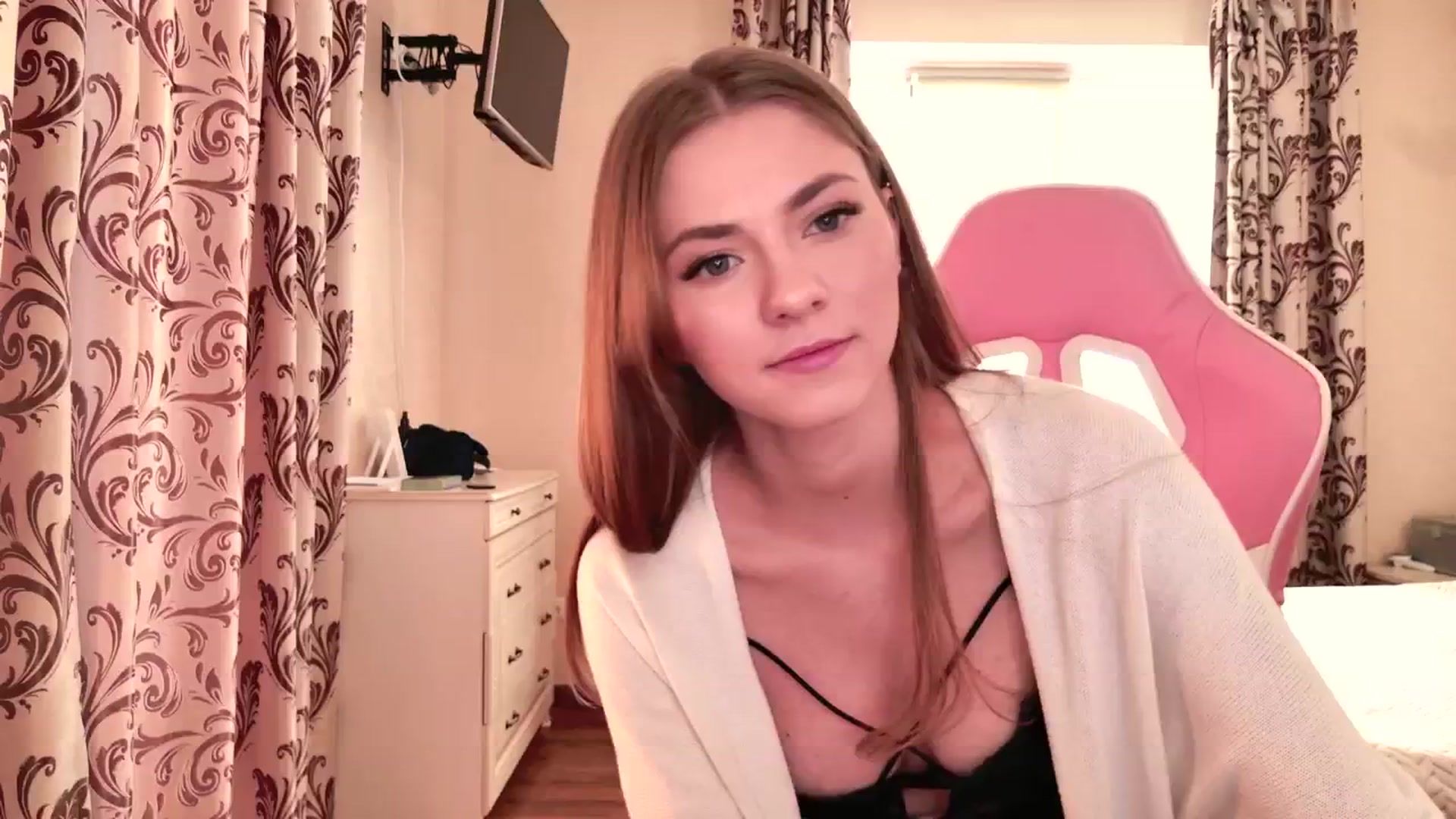 Gallery image thumbnail from VanillaAis_'s myfreecams stream on, 09/04/2024, 14:30 image 11 of 20