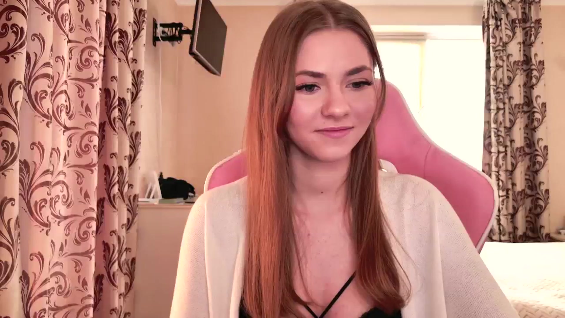 Gallery image thumbnail from VanillaAis_'s myfreecams stream on, 09/04/2024, 14:30 image 18 of 20