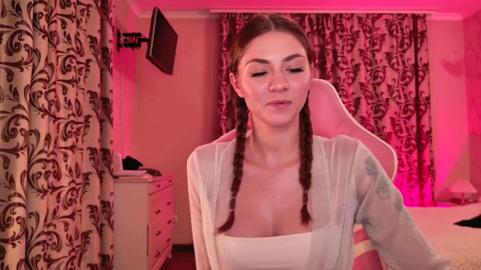 Gallery image thumbnail from VanillaAis_'s myfreecams stream on, 09/28/2024, 18:08 image 17 of 20