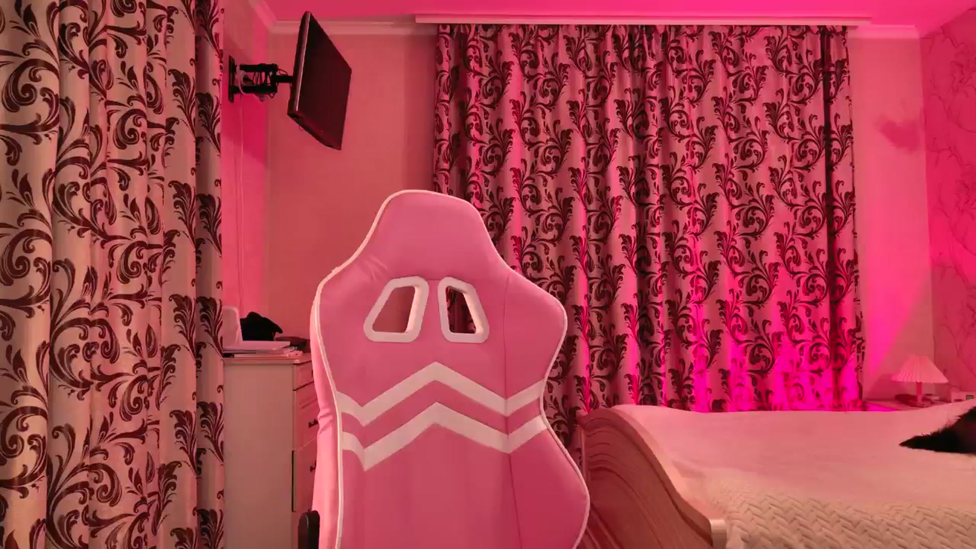Gallery image thumbnail from VanillaAis_'s myfreecams stream on, 09/28/2024, 18:08 image 9 of 20