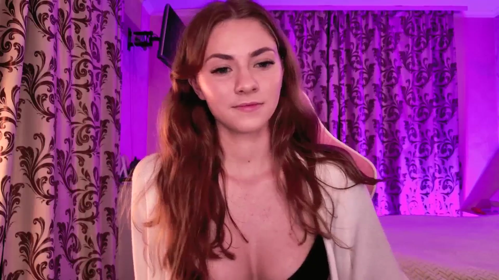 Gallery image thumbnail from VanillaAis_'s myfreecams stream on, 10/03/2024, 18:21 image 14 of 20