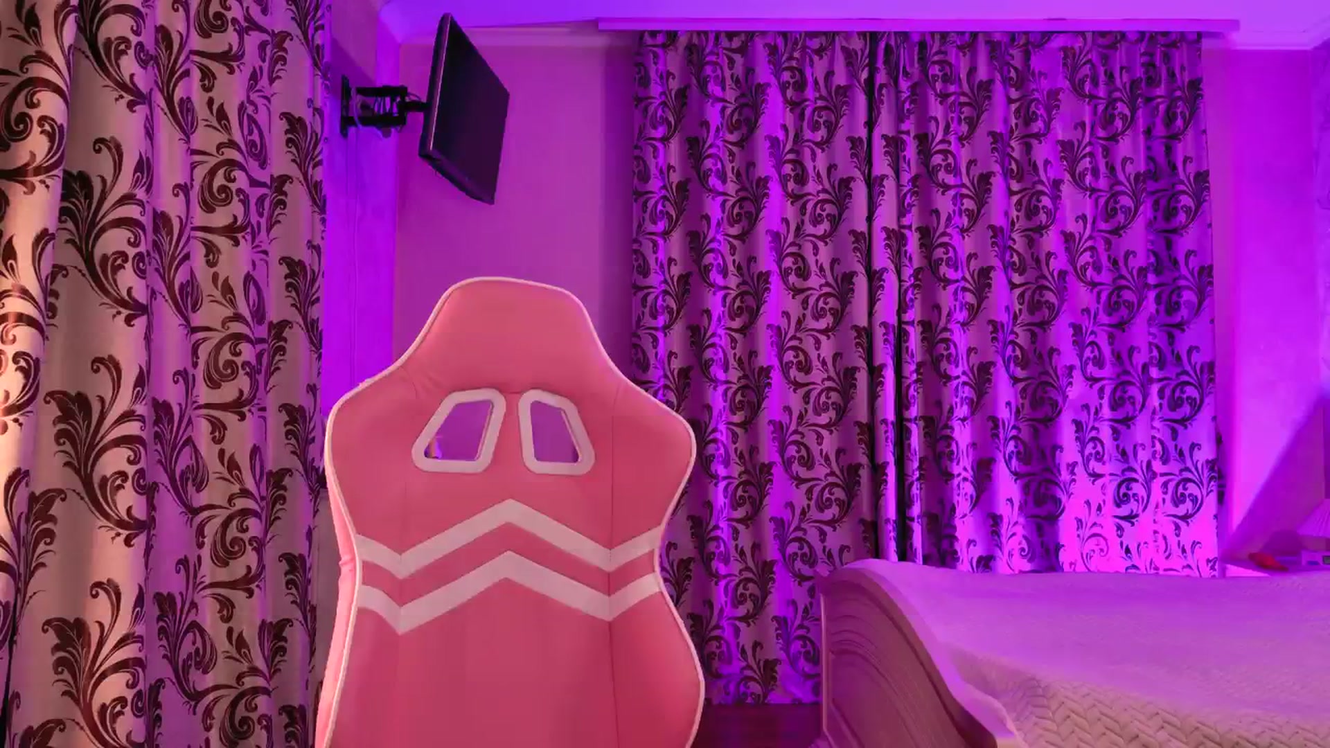 Gallery image thumbnail from VanillaAis_'s myfreecams stream on, 10/03/2024, 18:21 image 19 of 20