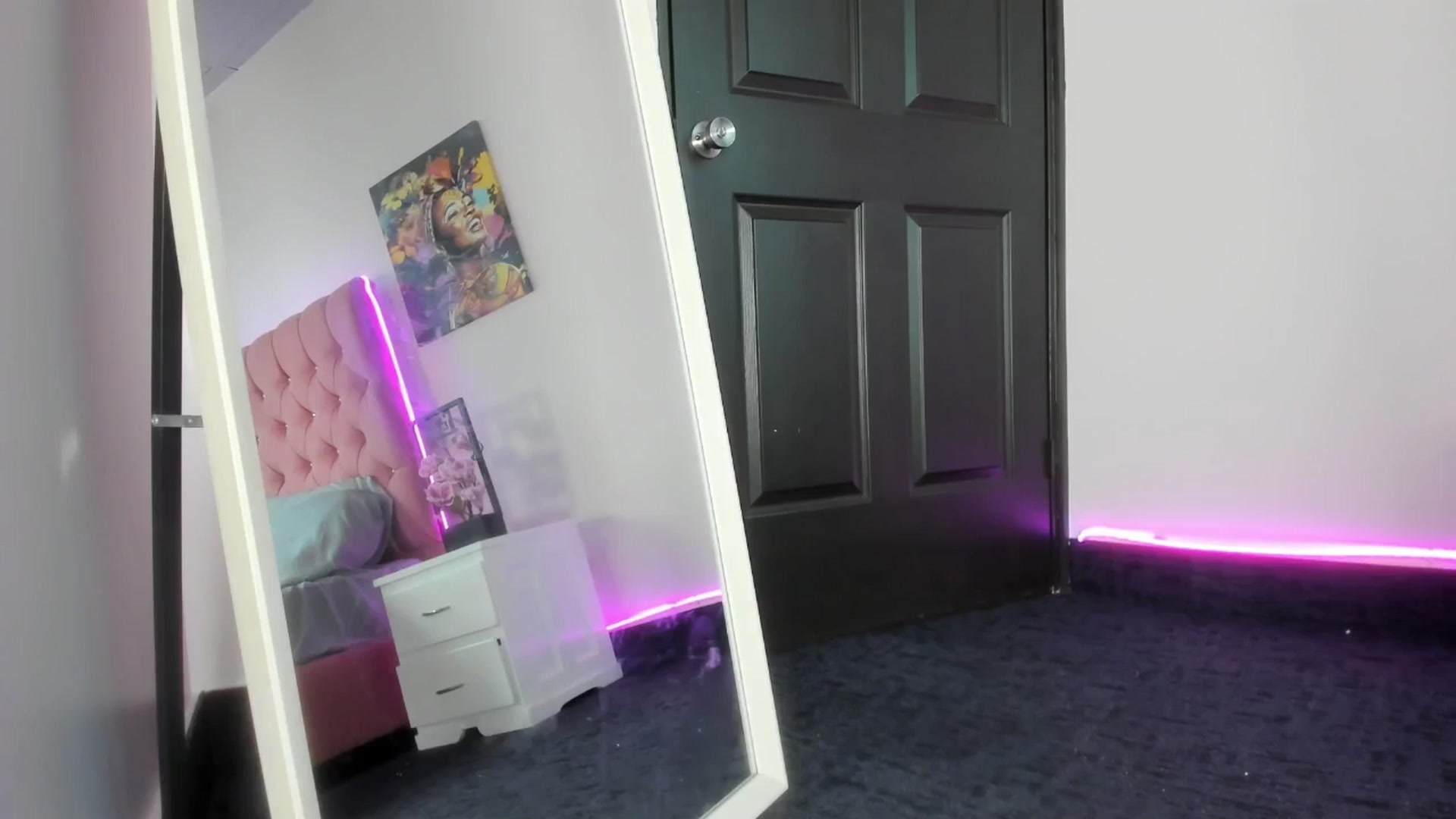 Gallery image thumbnail from VanillaFlo's myfreecams stream on, 12/27/2025, 13:32 image 18 of 20