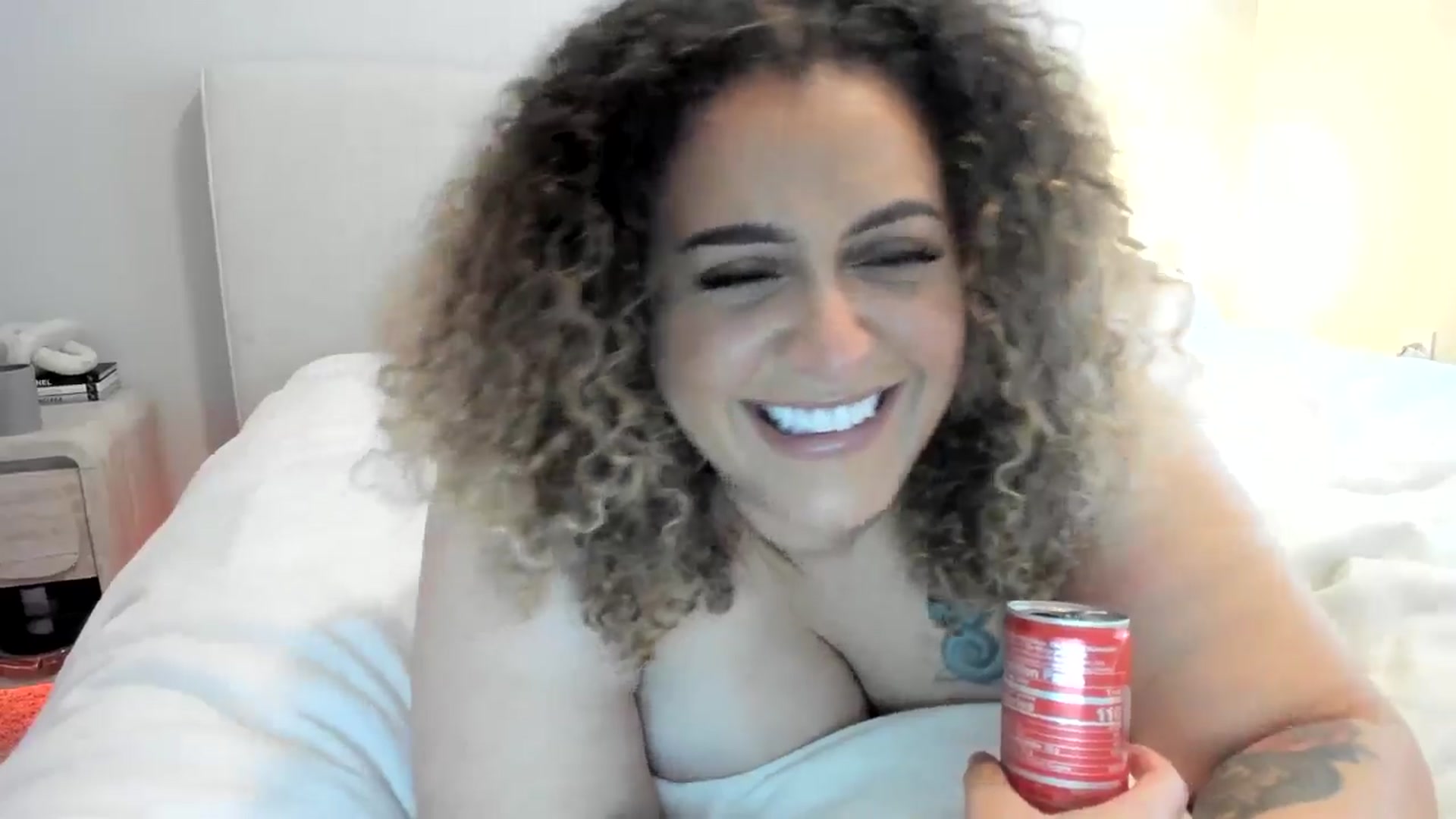 Gallery image thumbnail from VanityKaine's myfreecams stream on, 11/20/2024, 22:00 image 4 of 20