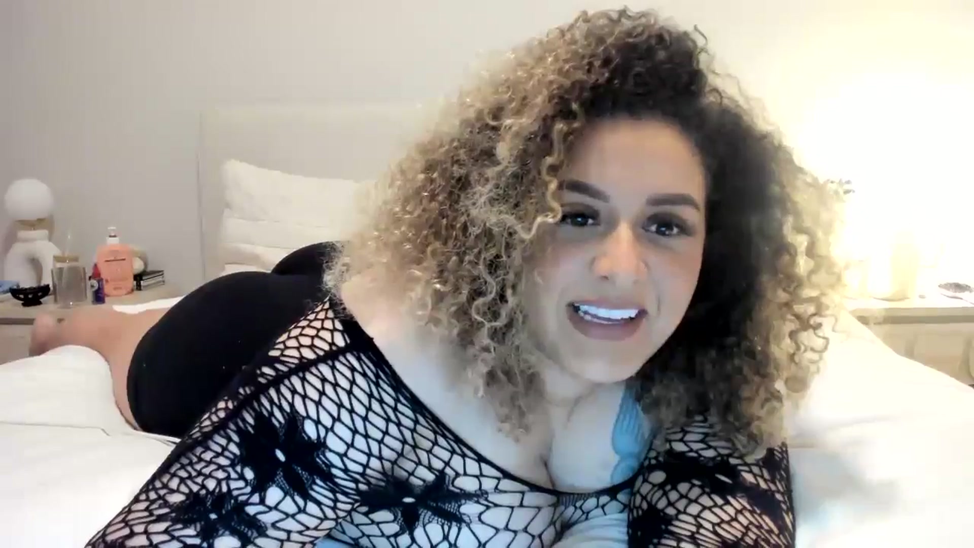 Gallery image thumbnail from VanityKaine's myfreecams stream on, 11/22/2024, 24:46 image 16 of 20