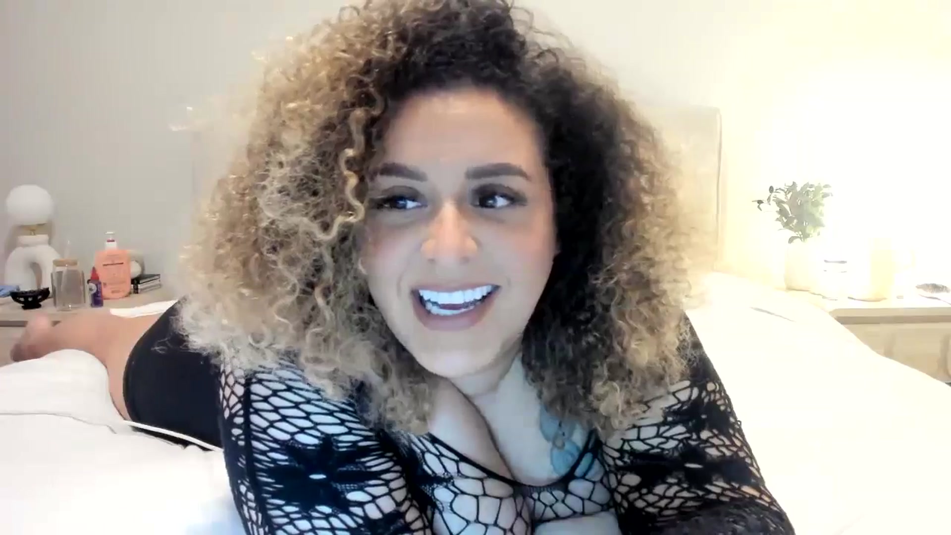 Gallery image thumbnail from VanityKaine's myfreecams stream on, 11/22/2024, 24:46 image 19 of 20