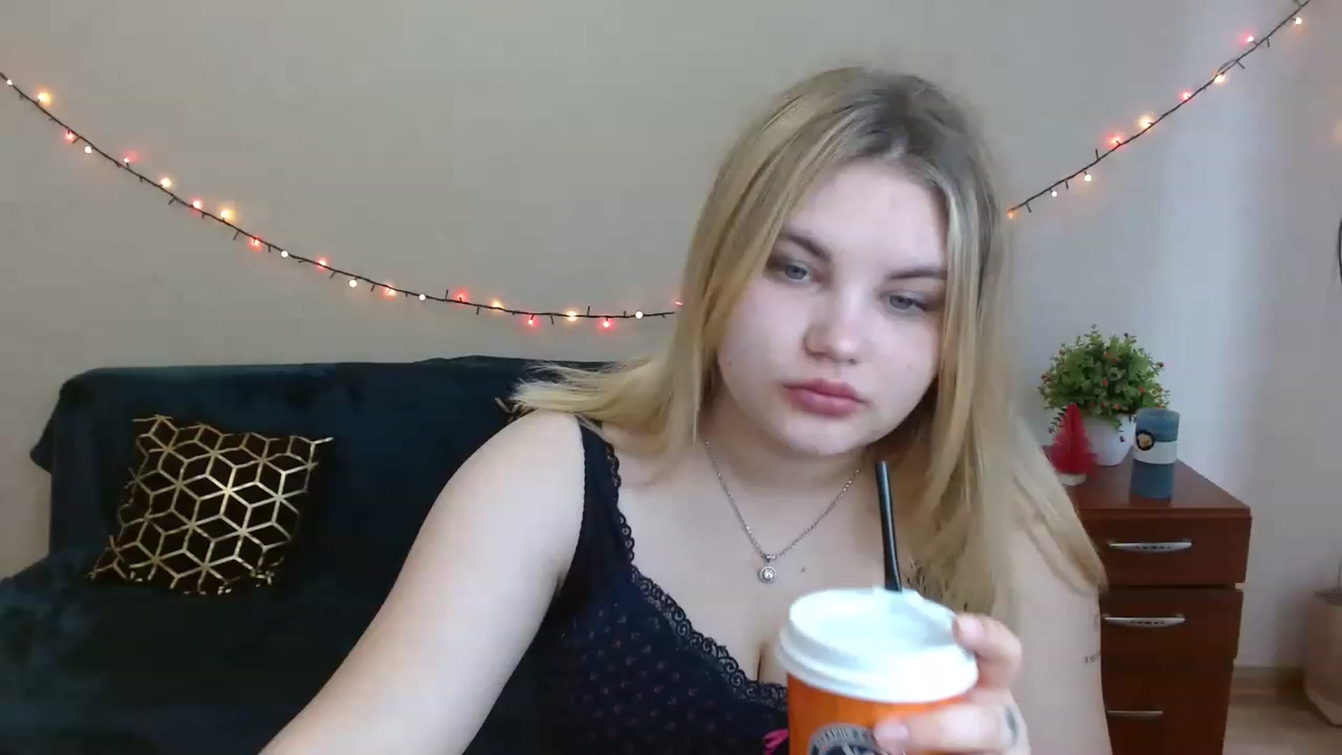 Gallery image thumbnail from Vannillaa's myfreecams stream on, 05/01/2023, 13:09 image 1 of 20