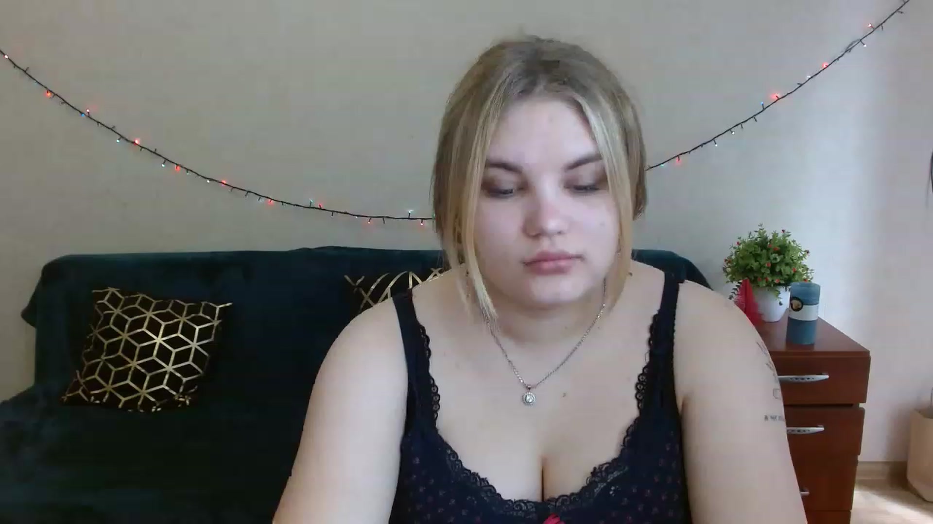Gallery image thumbnail from Vannillaa's myfreecams stream on, 05/01/2023, 13:09 image 15 of 20