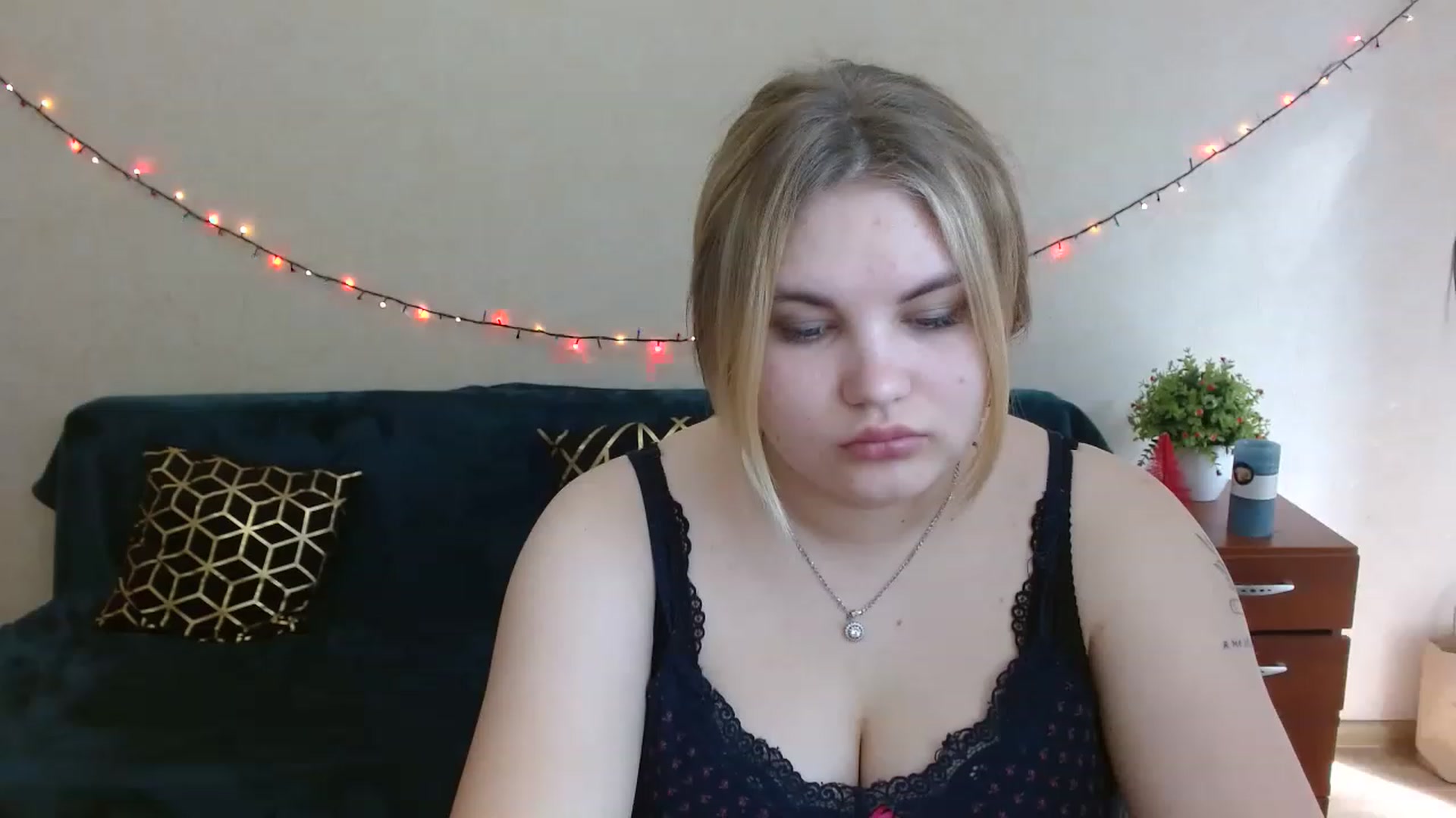 Gallery image thumbnail from Vannillaa's myfreecams stream on, 05/01/2023, 13:09 image 13 of 20