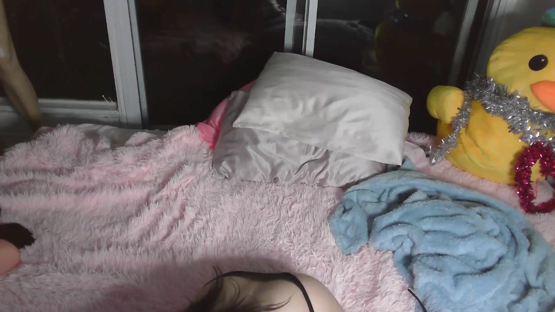 Gallery image thumbnail from VantaBee's myfreecams stream on, 04/25/2026, 06:21 image 16 of 20