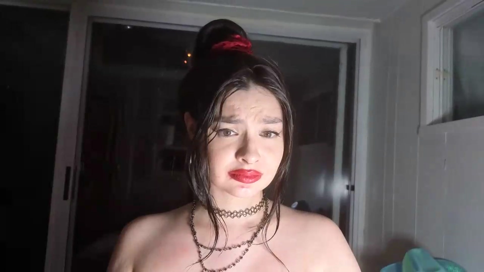 Gallery image thumbnail from VantaBee's myfreecams stream on, 05/16/2026, 06:01 image 16 of 20