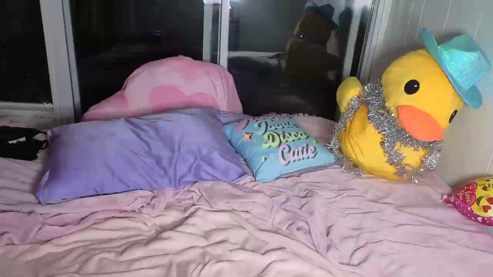 Gallery image thumbnail from VantaBee's myfreecams stream on, 06/20/2026, 06:28 image 1 of 20