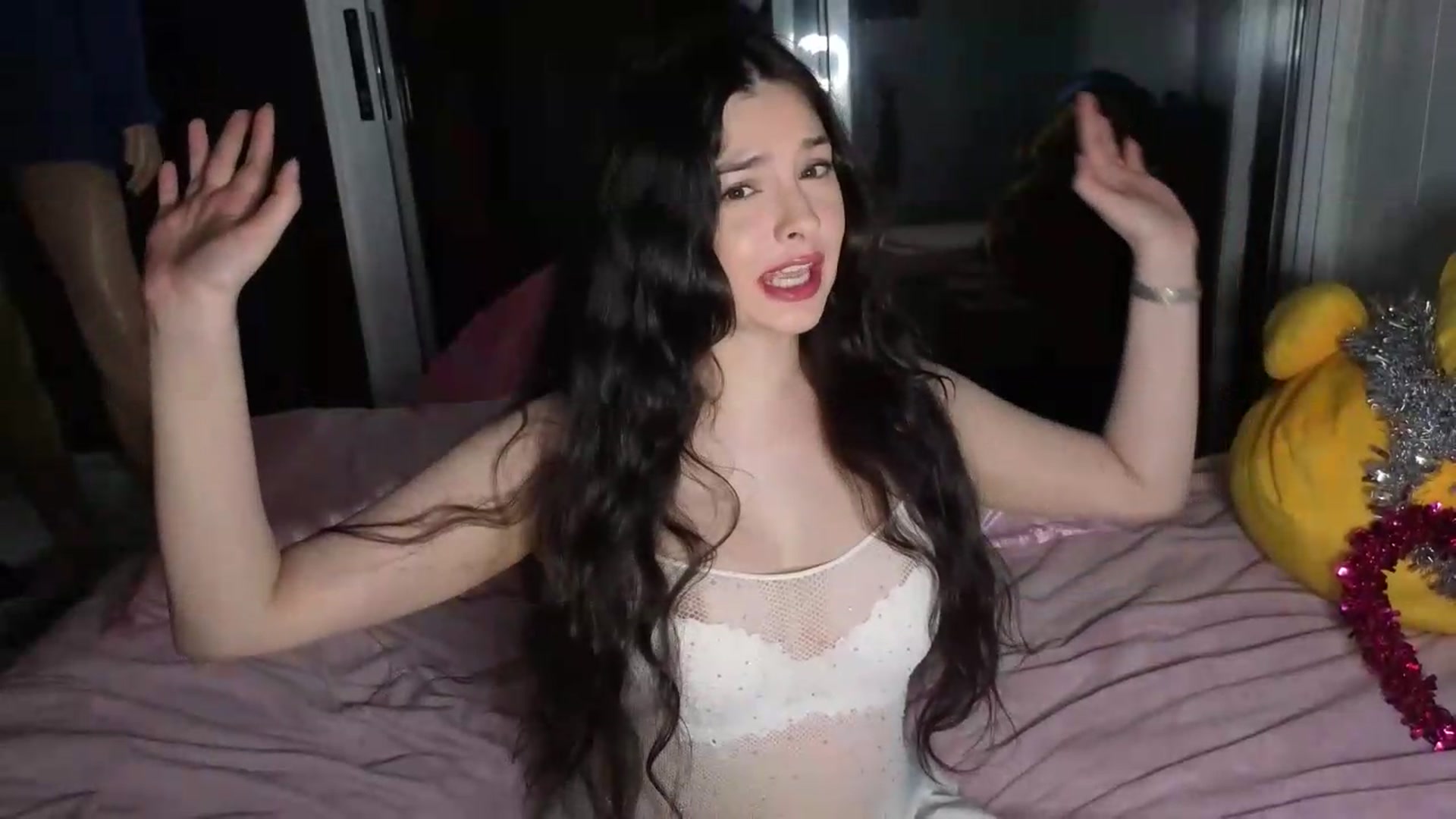 Gallery image thumbnail from VantaBee's myfreecams stream on, 08/08/2026, 05:09 image 9 of 20