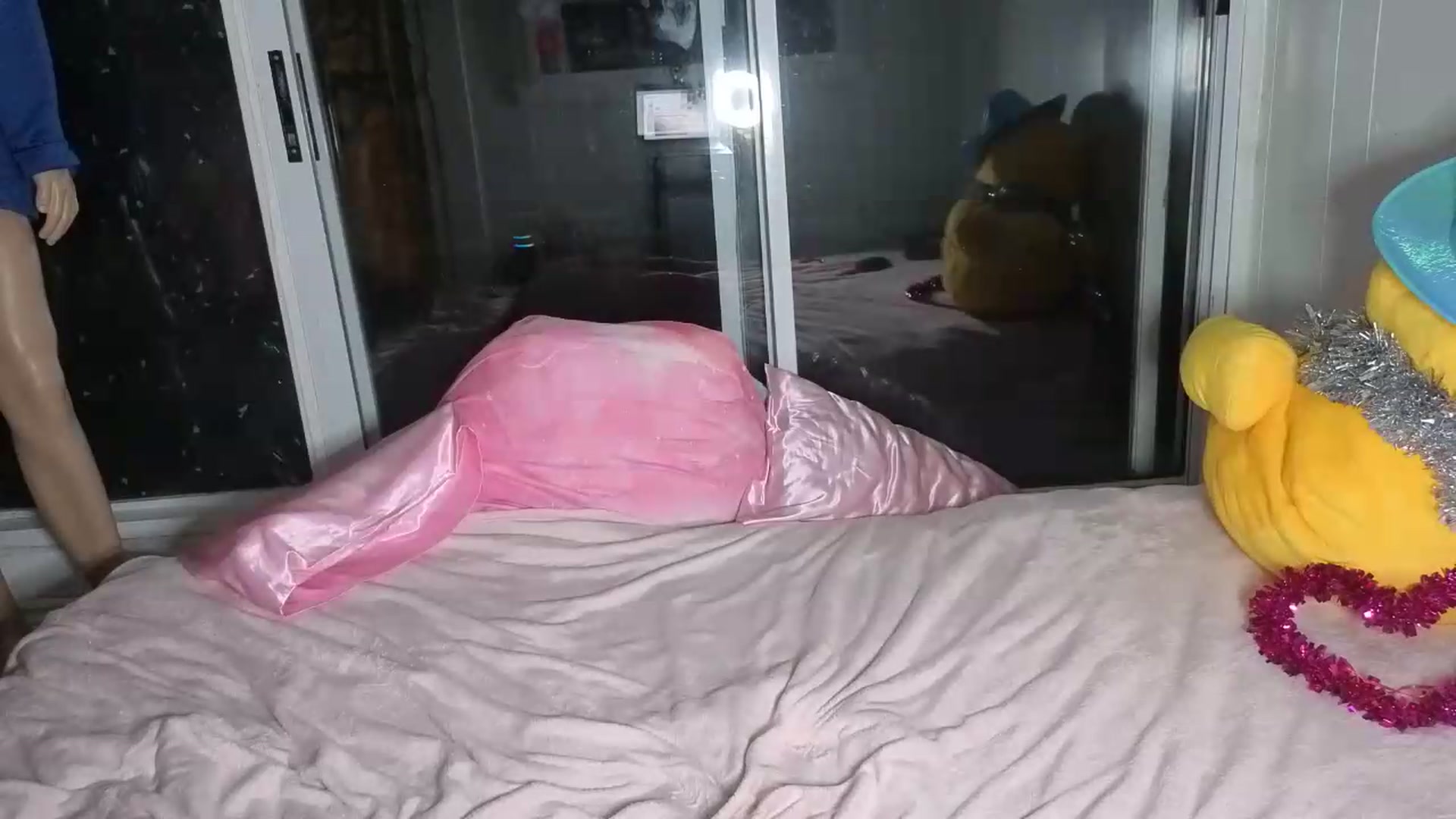 Gallery image thumbnail from VantaBee's myfreecams stream on, 08/15/2026, 05:51 image 17 of 20
