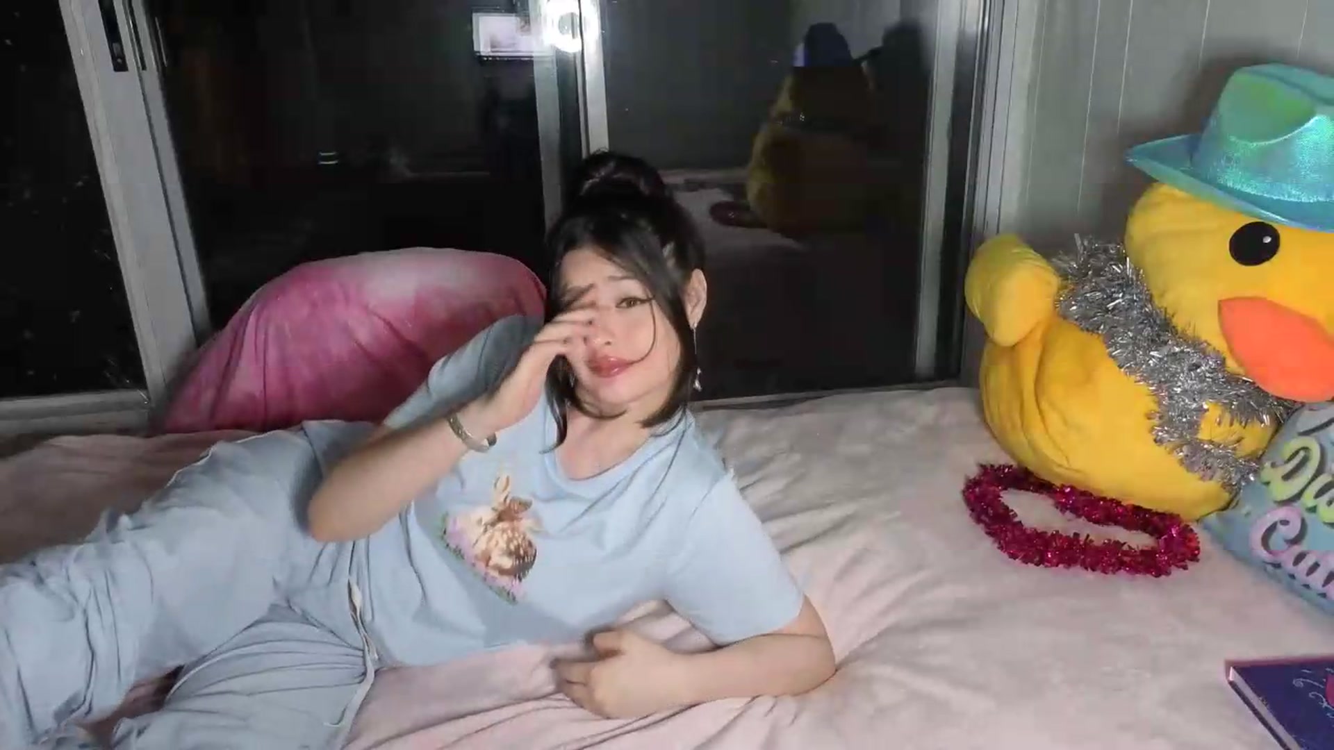 Gallery image thumbnail from VantaBee's myfreecams stream on, 08/27/2026, 04:14 image 4 of 20