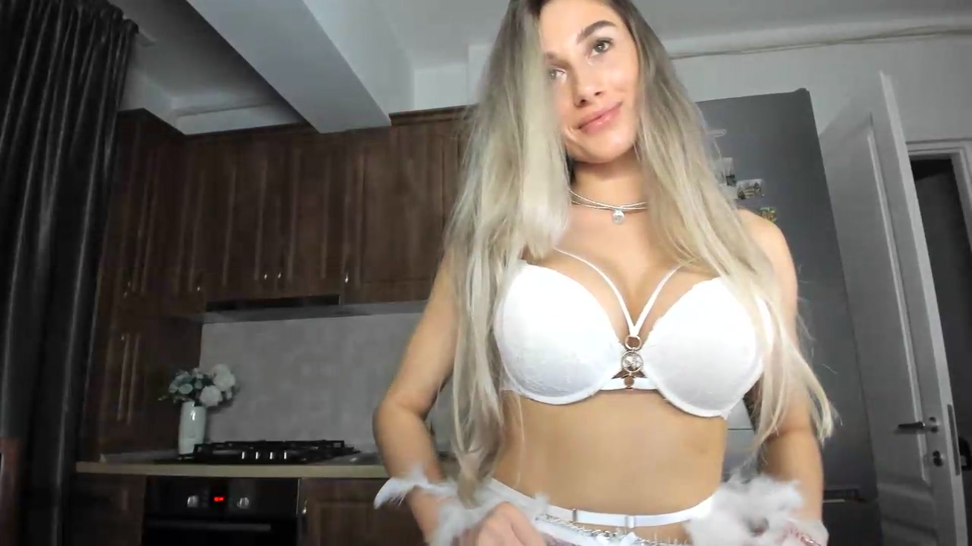 Gallery image thumbnail from VanyaMavren's myfreecams stream on, 08/19/2026, 19:06 image 3 of 20
