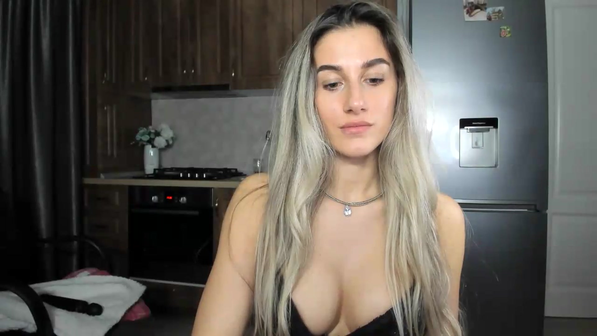 Gallery image thumbnail from VanyaMavren's myfreecams stream on, 08/19/2026, 23:05 image 2 of 20