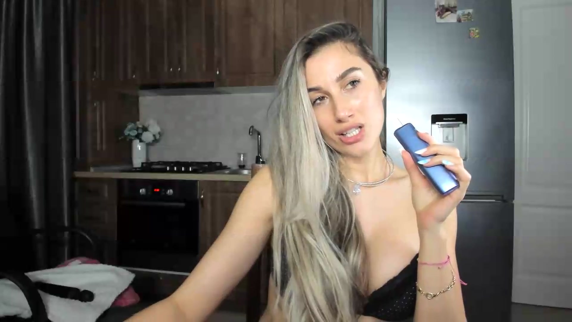 Gallery image thumbnail from VanyaMavren's myfreecams stream on, 08/19/2026, 23:05 image 17 of 20