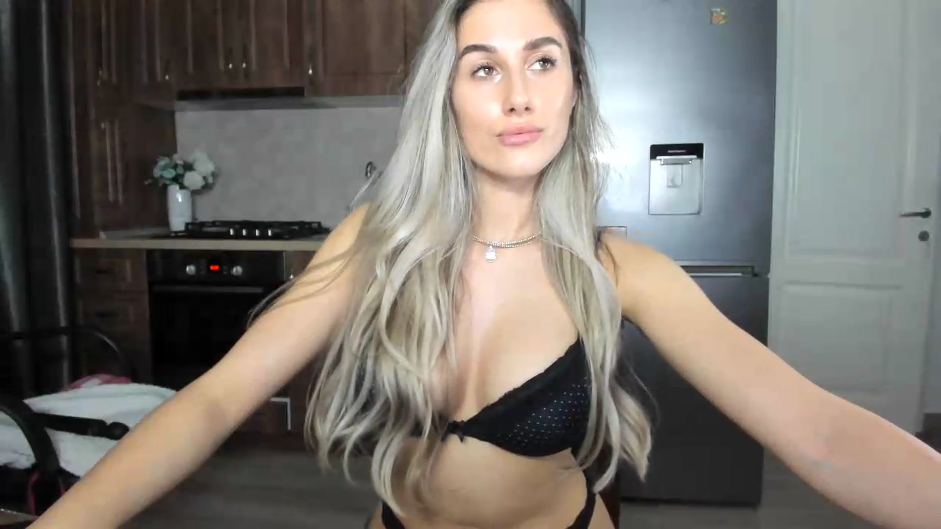 Gallery image thumbnail from VanyaMavren's myfreecams stream on, 08/20/2026, 24:05 image 5 of 20