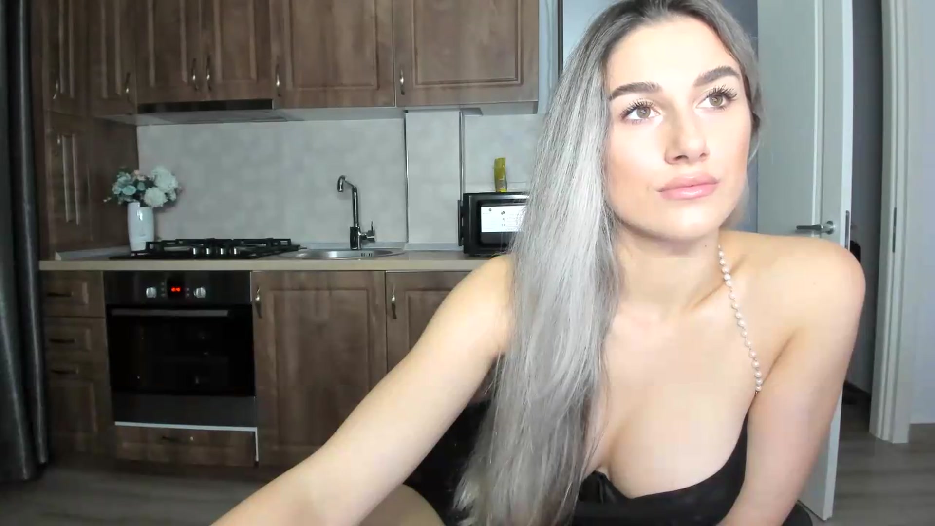 Gallery image thumbnail from VanyaMavren's myfreecams stream on, 08/20/2026, 18:39 image 11 of 20